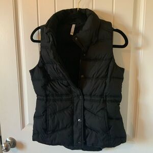 Old Navy Women's Black Puffer Vest